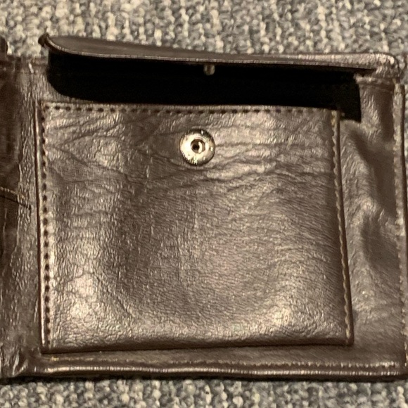 Gucci Bi-Fold Wallet 3 Card Slots, Change Purse & 2 Cash Bill Pockets - Picture 8 of 11